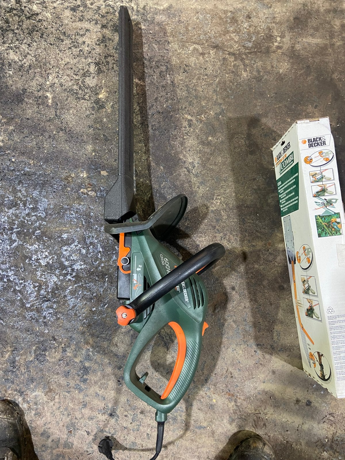 Elektrische 2-in-1 heggenschaar met zaaghulpstuk, Ophalen, Gebruikt, Elektrisch