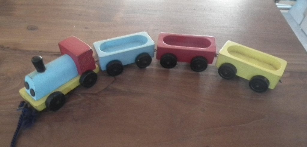 oud vintage houten treintje met drie wagons, Ophalen of Verzenden