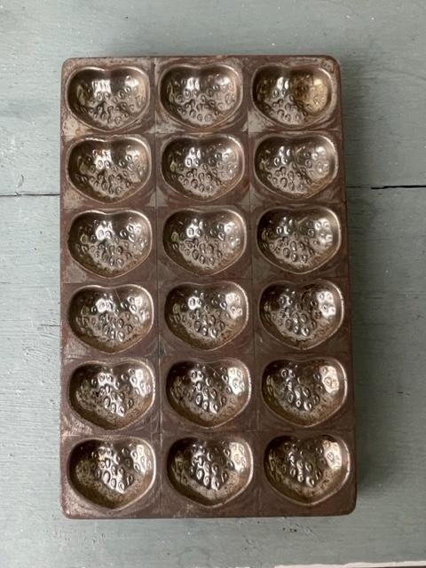 Antieke chocoladevorm / bonbonvorm. Aardbeien bonbons., Ophalen