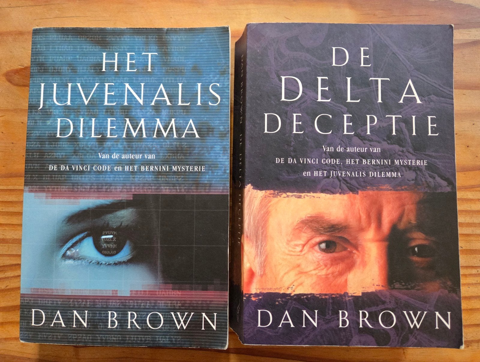 Dan Brown - Het Juvenalis Dilemma & De Delta Deceptie, Ophalen of Verzenden, Gelezen, Dan Brown, Nederland