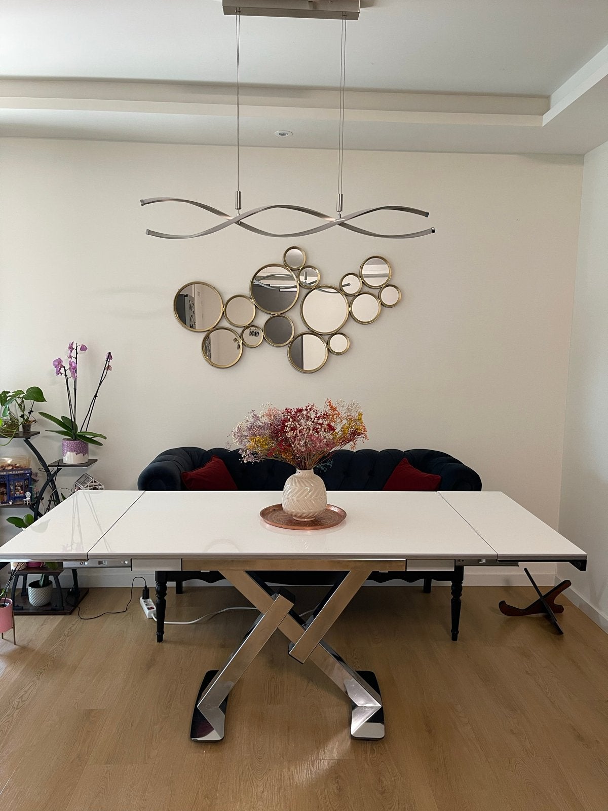Foto 4 van Elegante eetkamerset: uitschuifbare tafel en 4 stoelen, bank