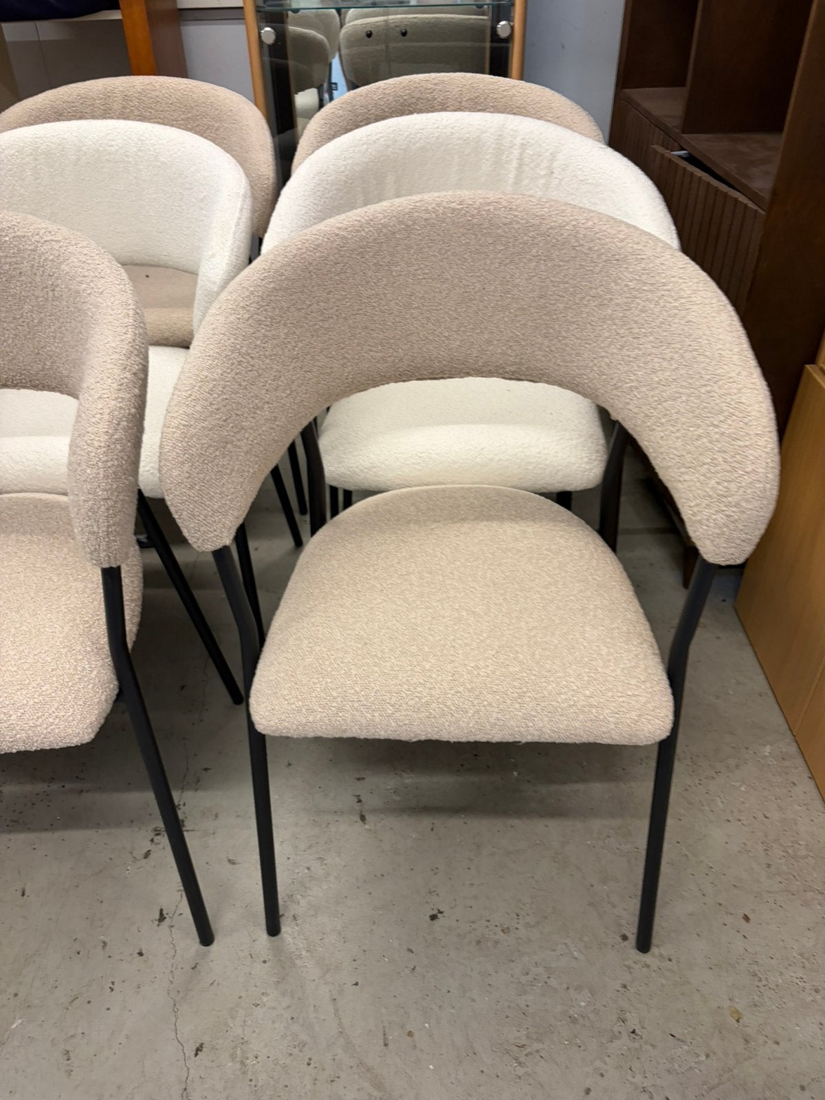 Nieuw - 6 stoffen eetkamerstoelen 2 wit / 4 beige, Ophalen, ., Wit, .