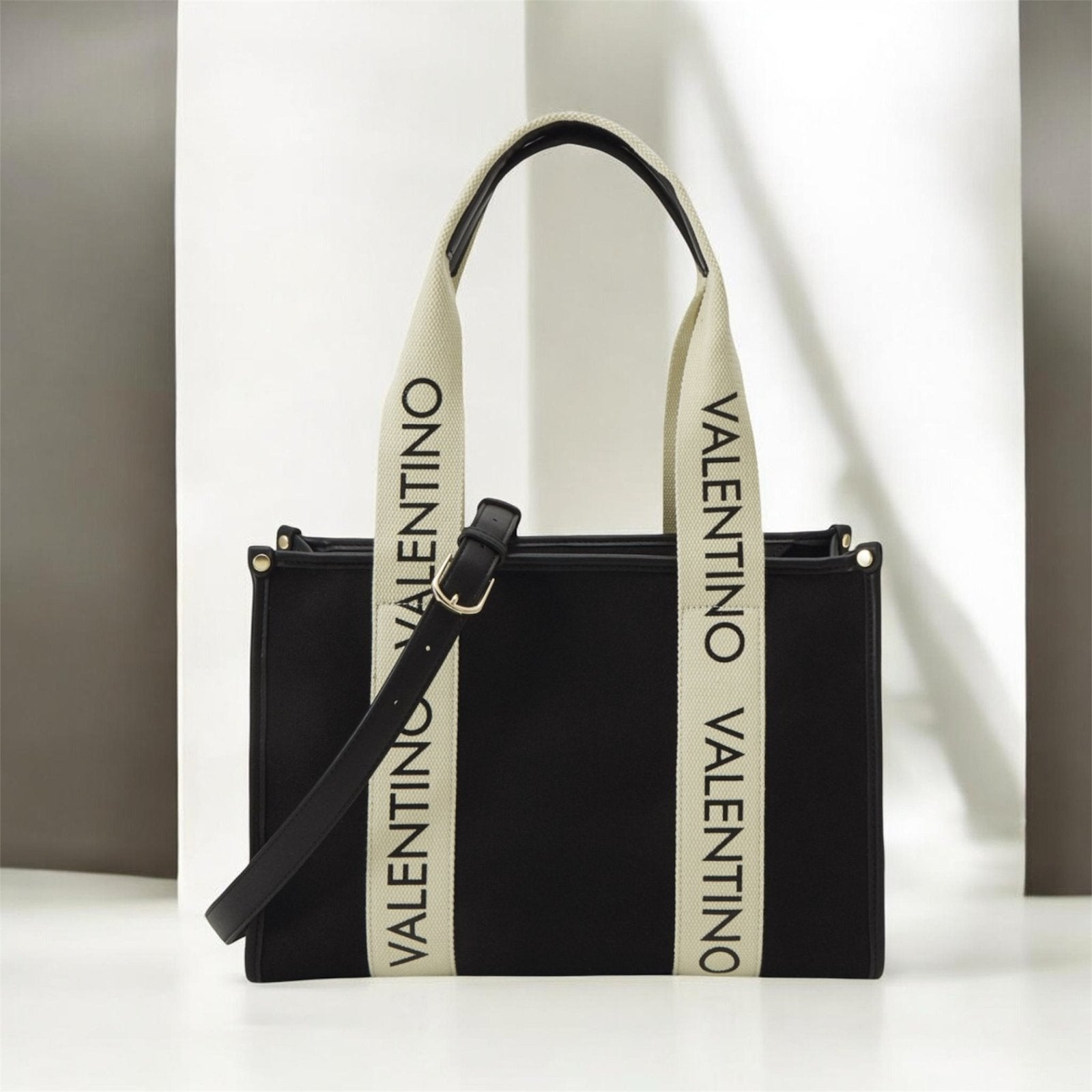 Valentino Tote Bag - Zwart met logo banden, Sieraden, Tassen en Uiterlijk, Tassen | Damestassen, Ophalen of Verzenden, Nieuw, Zwart