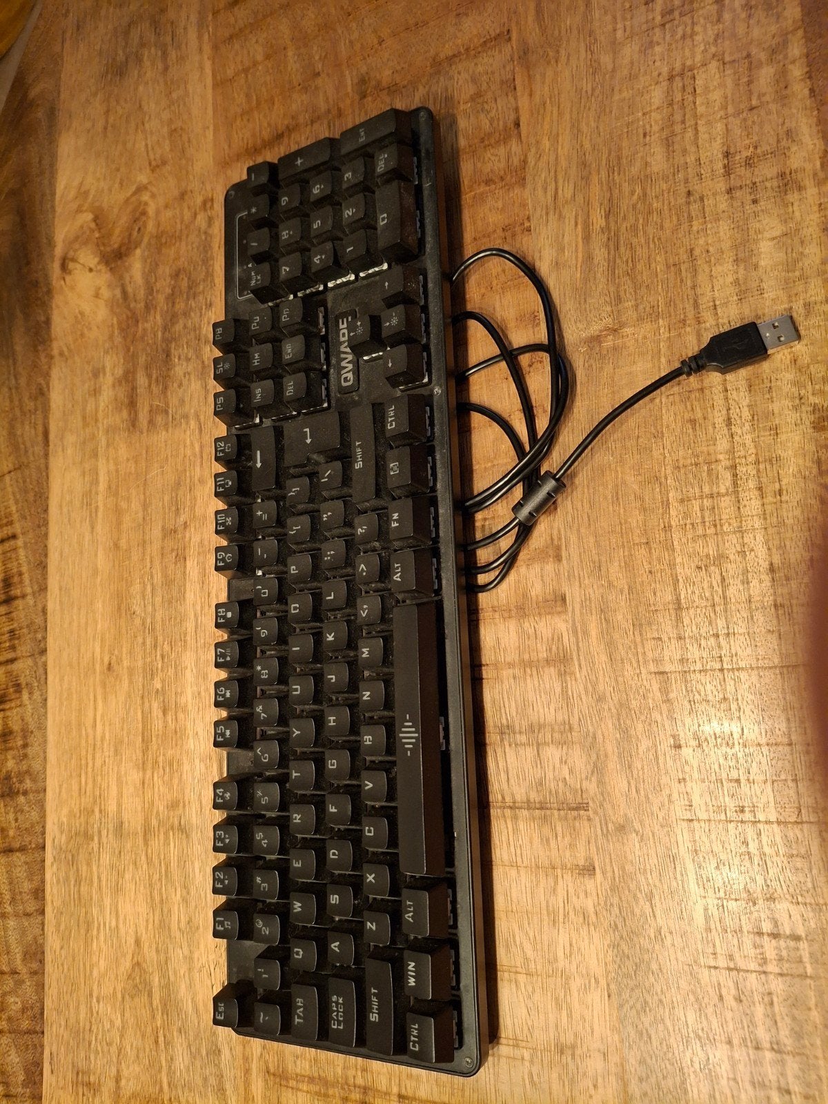 Qware toetsenbord met RGB, nieuw, Ophalen of Verzenden, Zo goed als nieuw, Gaming toetsenbord