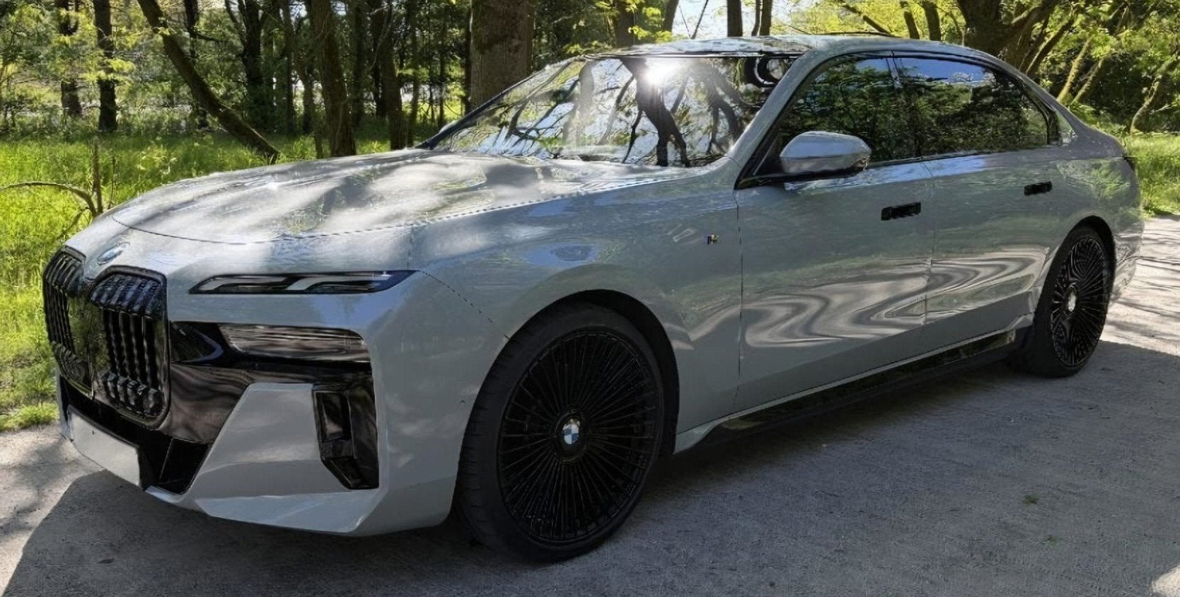 BMW i7