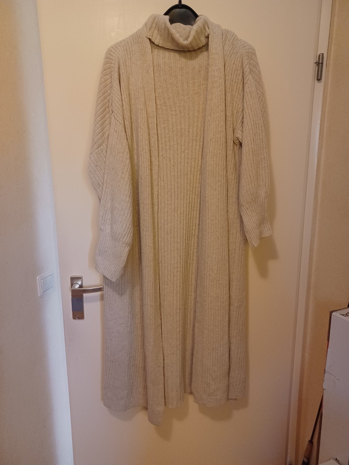 Twinset: Lange Jurk met Col & Vest met Pofmouwen - Beige L/X, Ophalen of Verzenden, Zo goed als nieuw, Maat 46/48 (XL) of groter