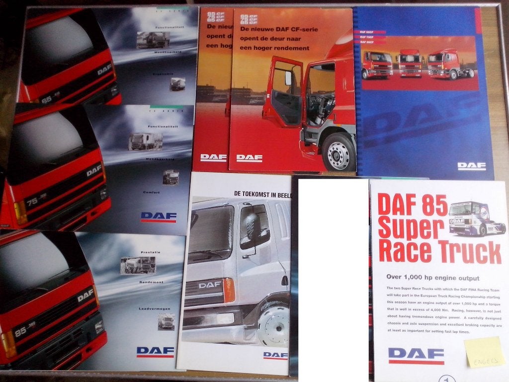 8x DAF 65 CF + 75 CF + 85 CF + Race Truck brochures folders, Ophalen of Verzenden, Zo goed als nieuw, Overige merken