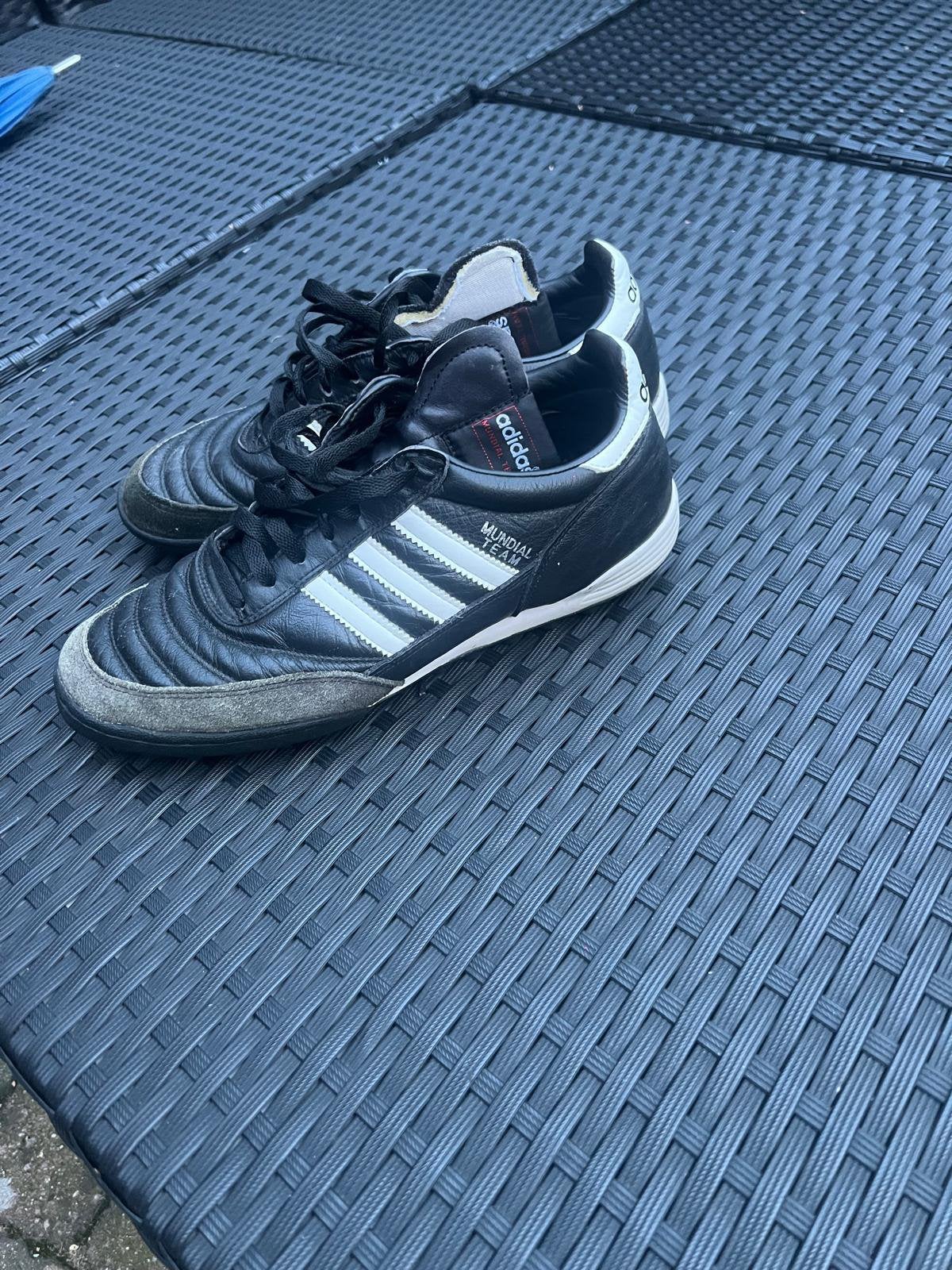 Adiddas retro kunstgras schoenen leer!, Sport en Fitness, Korfbal, Ophalen of Verzenden, Zo goed als nieuw, Schoenen
