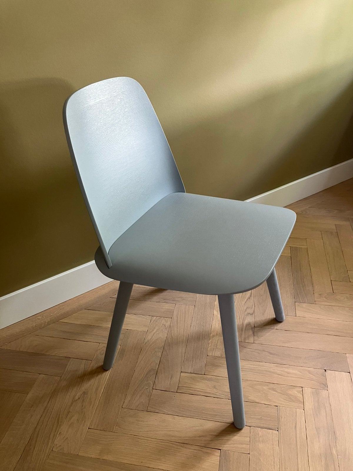 Muuto nerd eetkamerstoel NIEUW! Grijs, Huis en Inrichting, Stoelen, Ophalen, Nieuw, Grijs, Eén