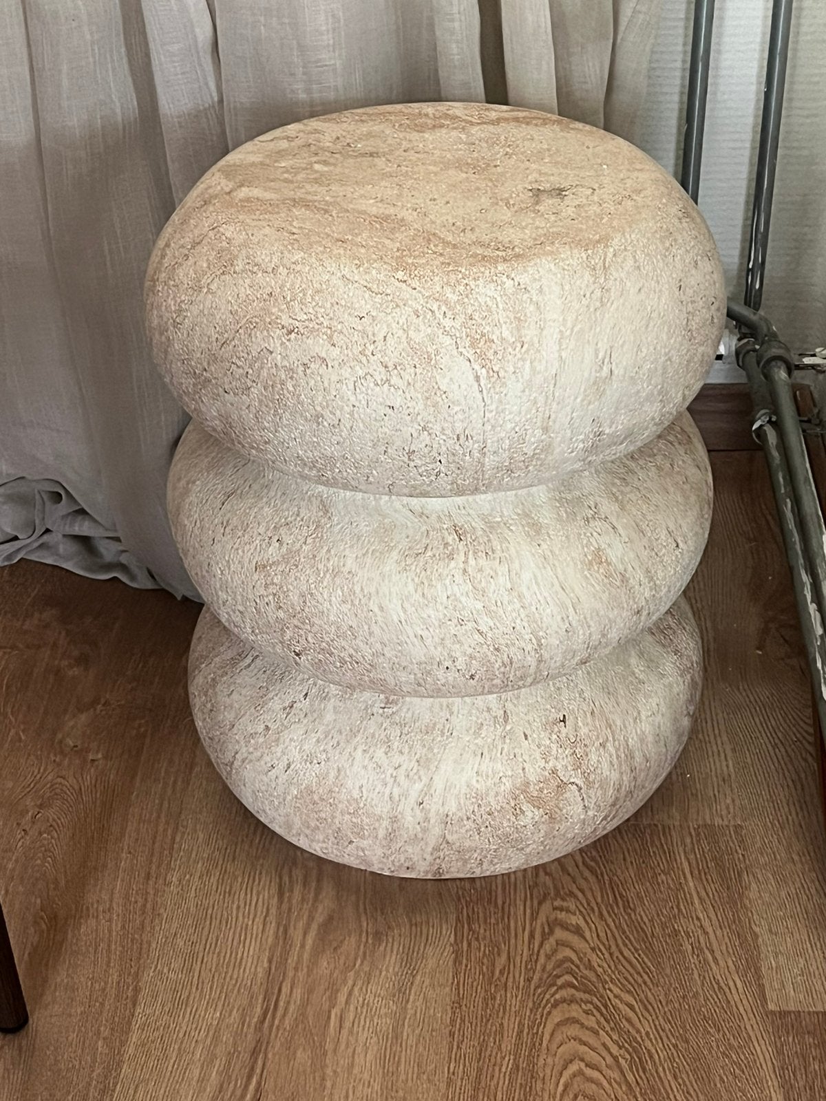 Bijzettafel kwantum als nieuw, Huis en Inrichting, Ophalen, Zo goed als nieuw, Rond, Minder dan 50 cm