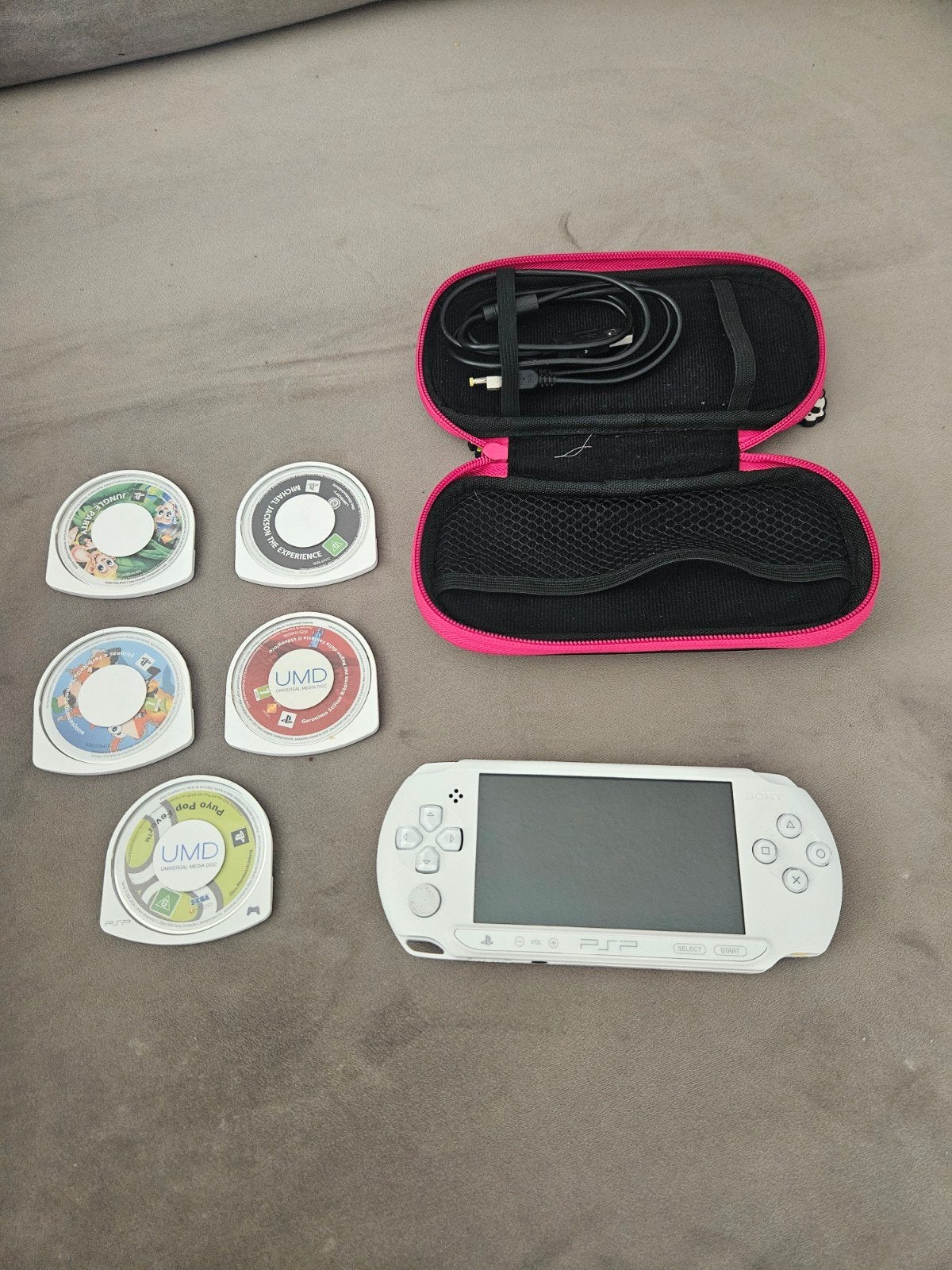 Sony PSP Street (E1004) + 5 games + case inc lader, Ophalen of Verzenden, Gebruikt, PSP