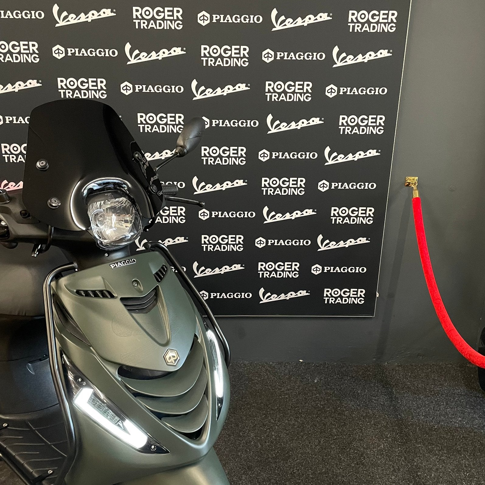 Piaggio Zip 50 Brom 4T 3V Mat Army Green 2021 ~ 5.960km, Ophalen, Piaggio, Maximaal 45 km/u, Zip
