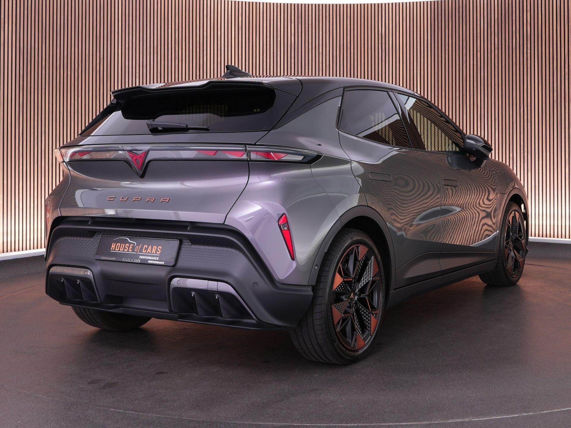 CUPRA Raval Performance First Edition 56 kWh |Sennheiser|sch, Gebruikt, Alcantara, Zwart, 56 kWh