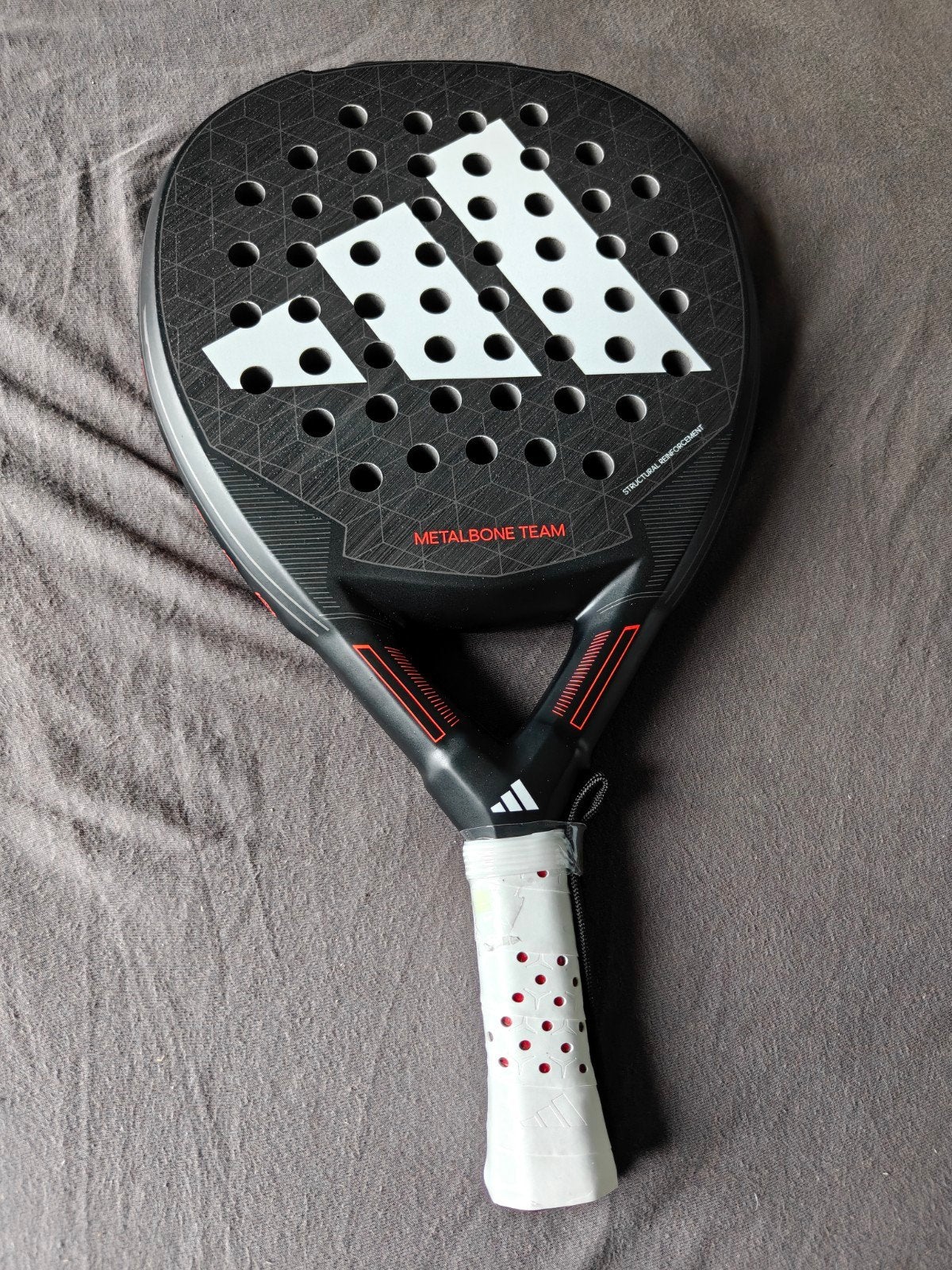 Adidas Metalbone Team Limited Edition padelracket NIEUW, Sport en Fitness, Padel, Ophalen of Verzenden, Nieuw, Padelracket