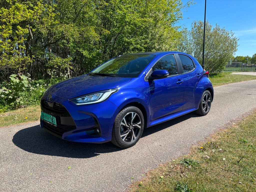 Toyota Yaris 1.5 Hybrid 115 Business Plus Keyless apple carp, Gebruikt, Blauw, 450 kg, 1490 cc