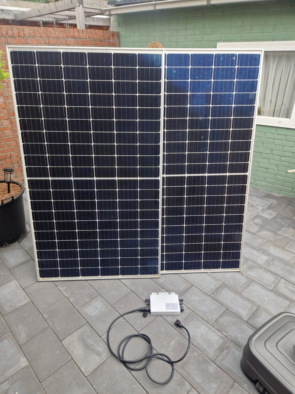 Set van 2 CanadianSolar zonnepanelen met micro-omvormer,, Doe-het-zelf en Verbouw, Zonnepanelen en Toebehoren, Ophalen, Zo goed als nieuw