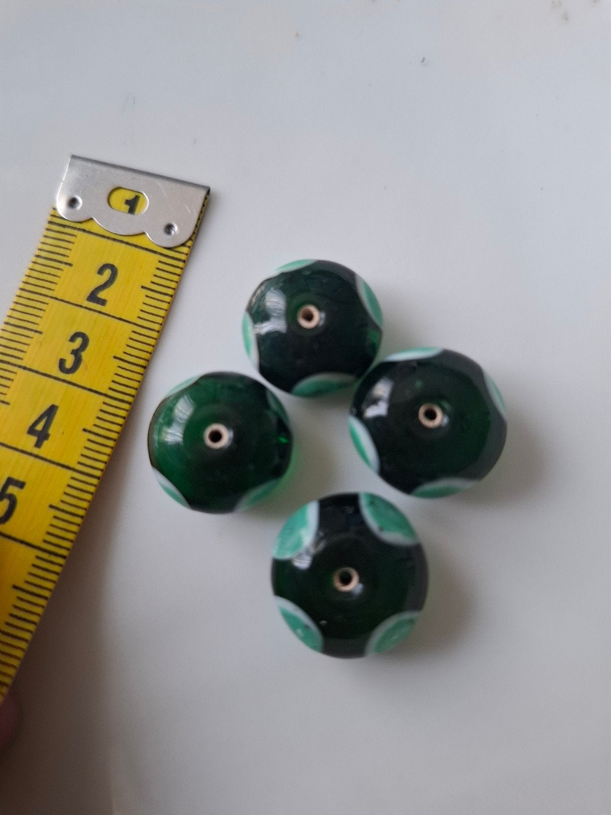 4 grote lampwork glaskralen groen wit kralen rond, Kraal, -, -, Nieuw