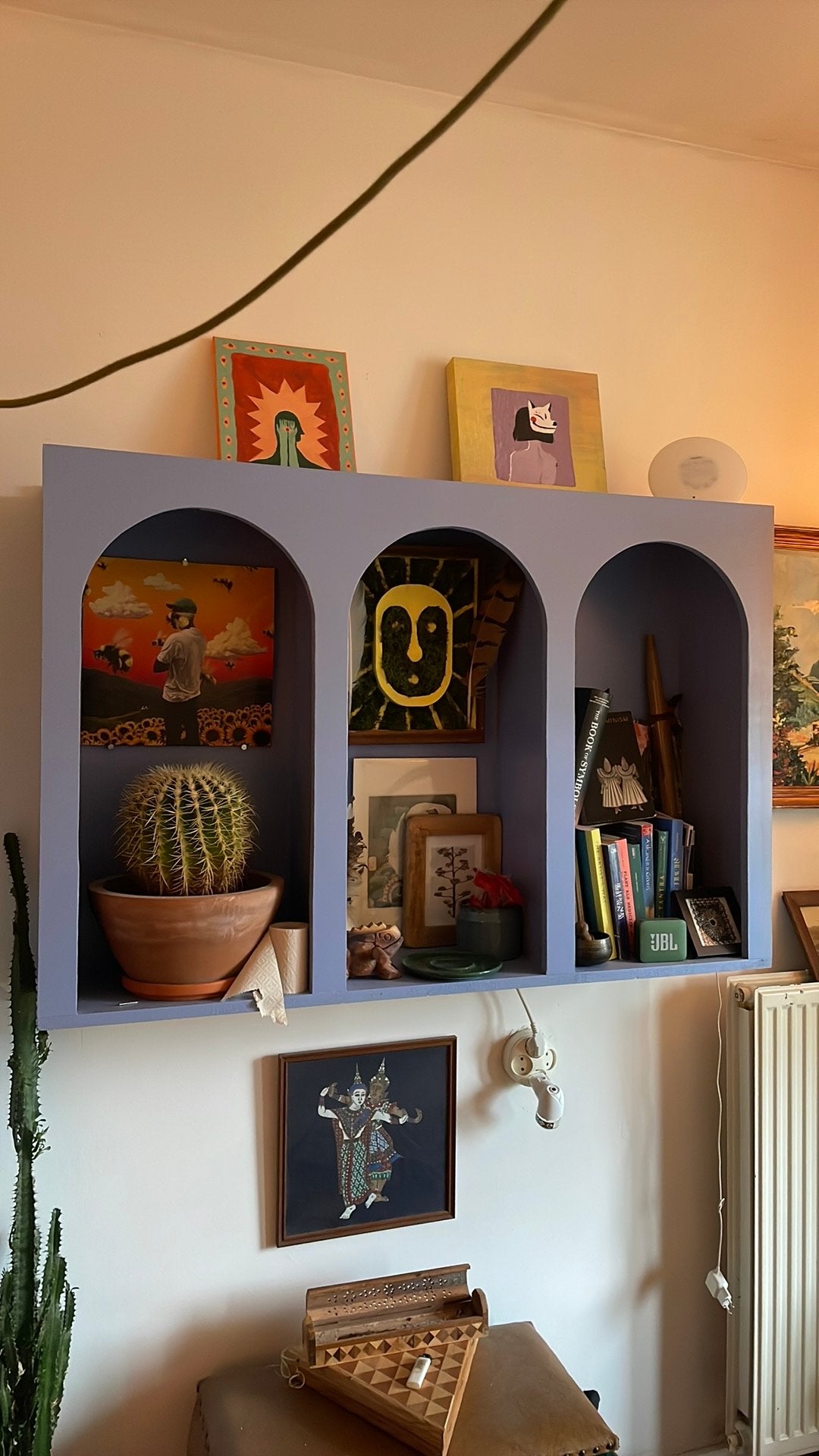 Hangende boekenkast met bogen (zelfgemaakt), Huis en Inrichting, Ophalen, Gebruikt, 100 tot 150 cm, Minder dan 100 cm