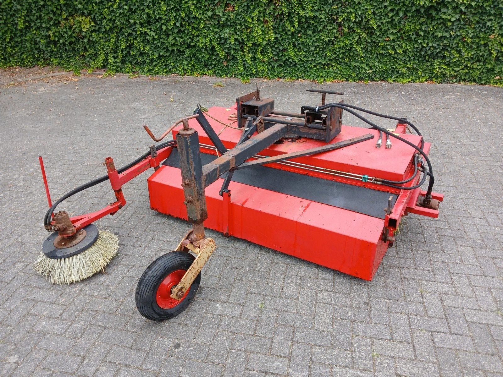 Te Koop! M-sweep veegmachine., Tuin en Terras, Veegmachines, Ophalen
