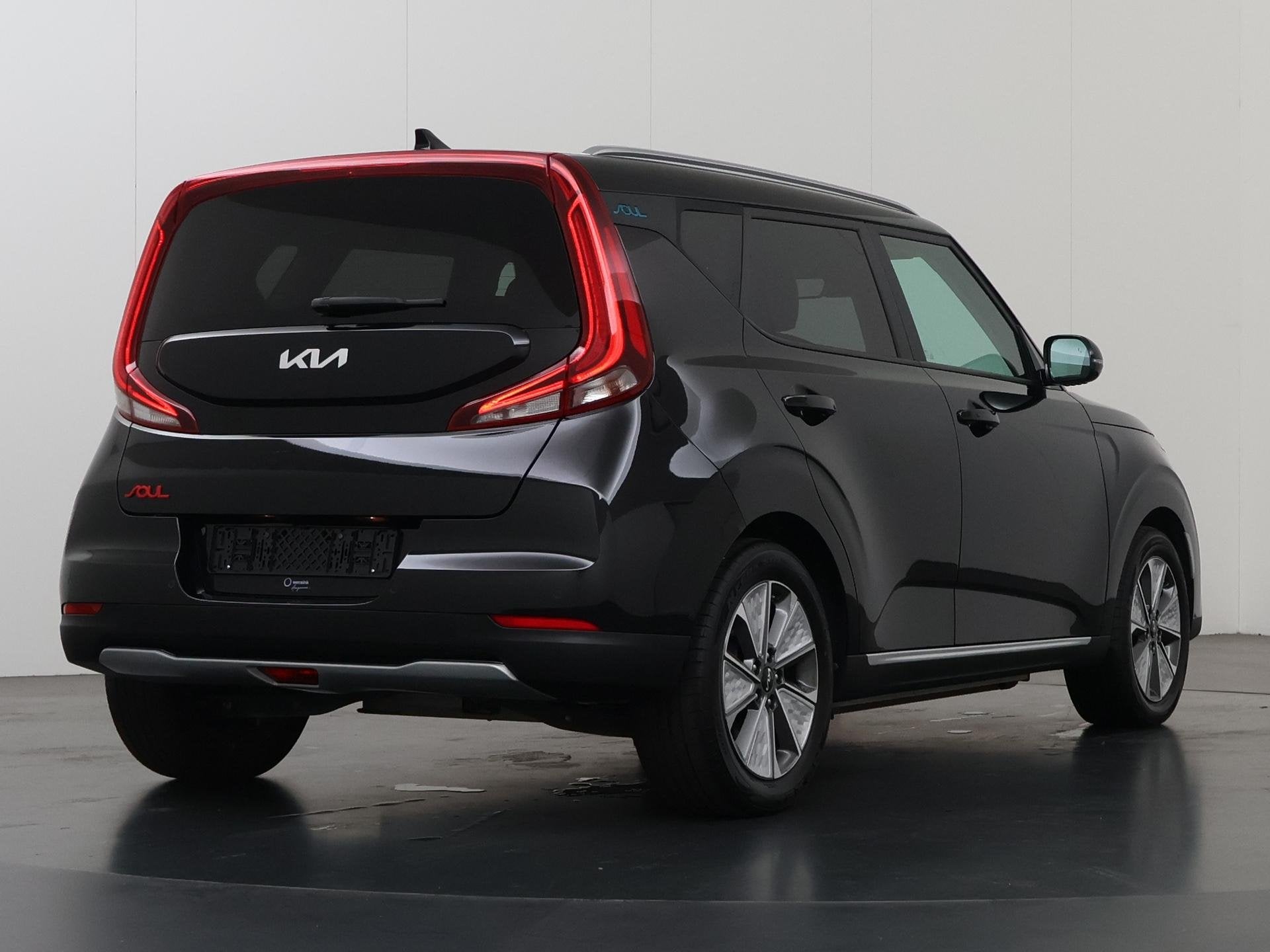 Kia e-Soul ExecutiveLine 64 kWh | Panoramadak | Harman/Kardo, Auto's, Gebruikt, 1657 kg, Zwart, Leder