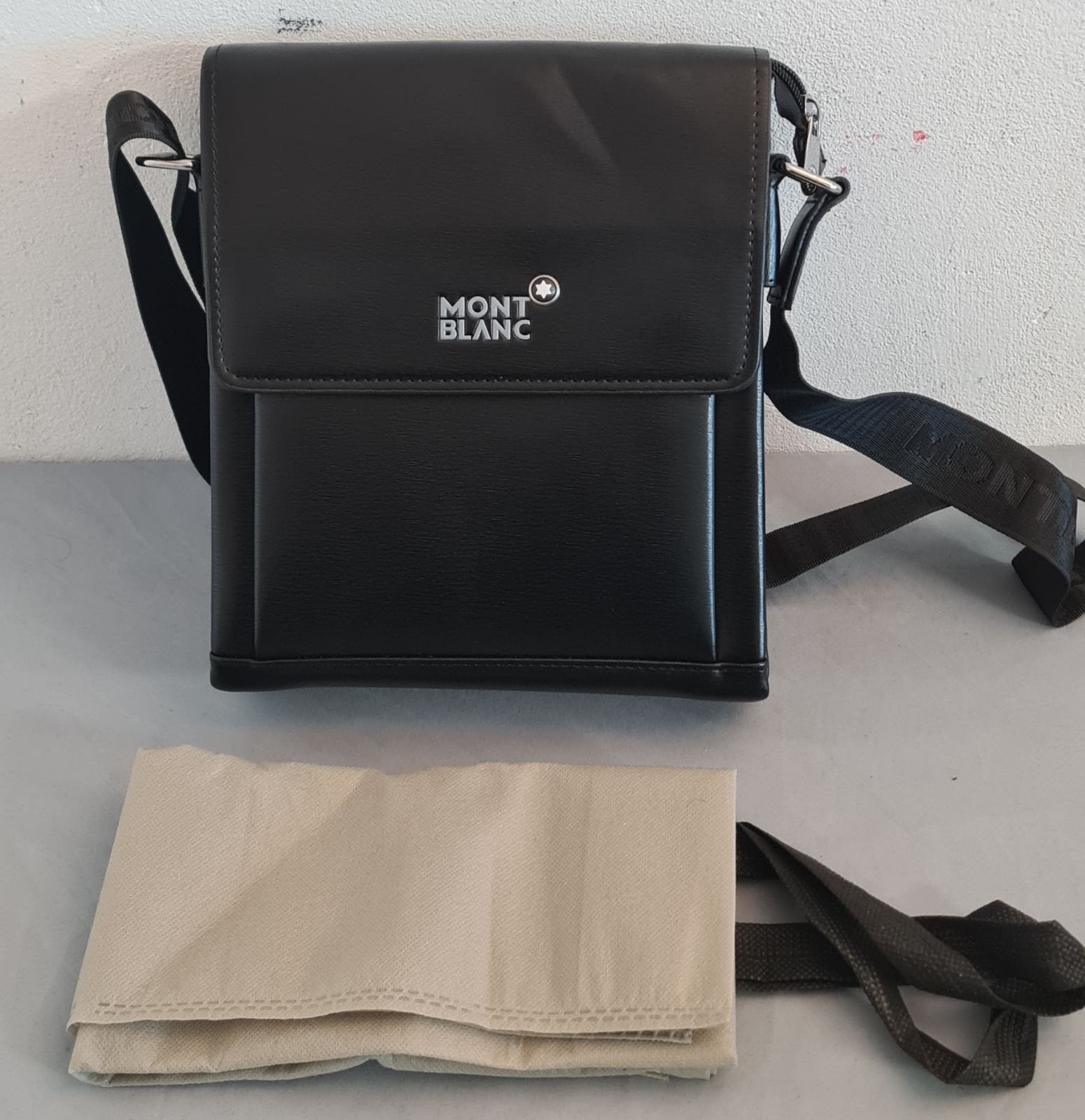 Moderne MONT BLANC Schouder tas
De crossbodytas Mannen Schou, Ophalen, Zo goed als nieuw, Zwart, Leer