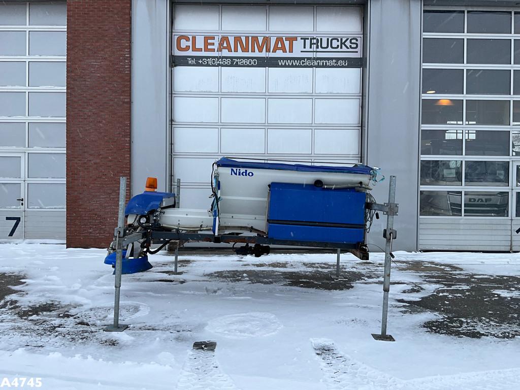 Nido Stratos zoutstrooier (bj 2006), Clean Mat Trucks B.V., Sales@cleanmat.eu, Wageningsestraat 17
6673DB  ANDELST, NL