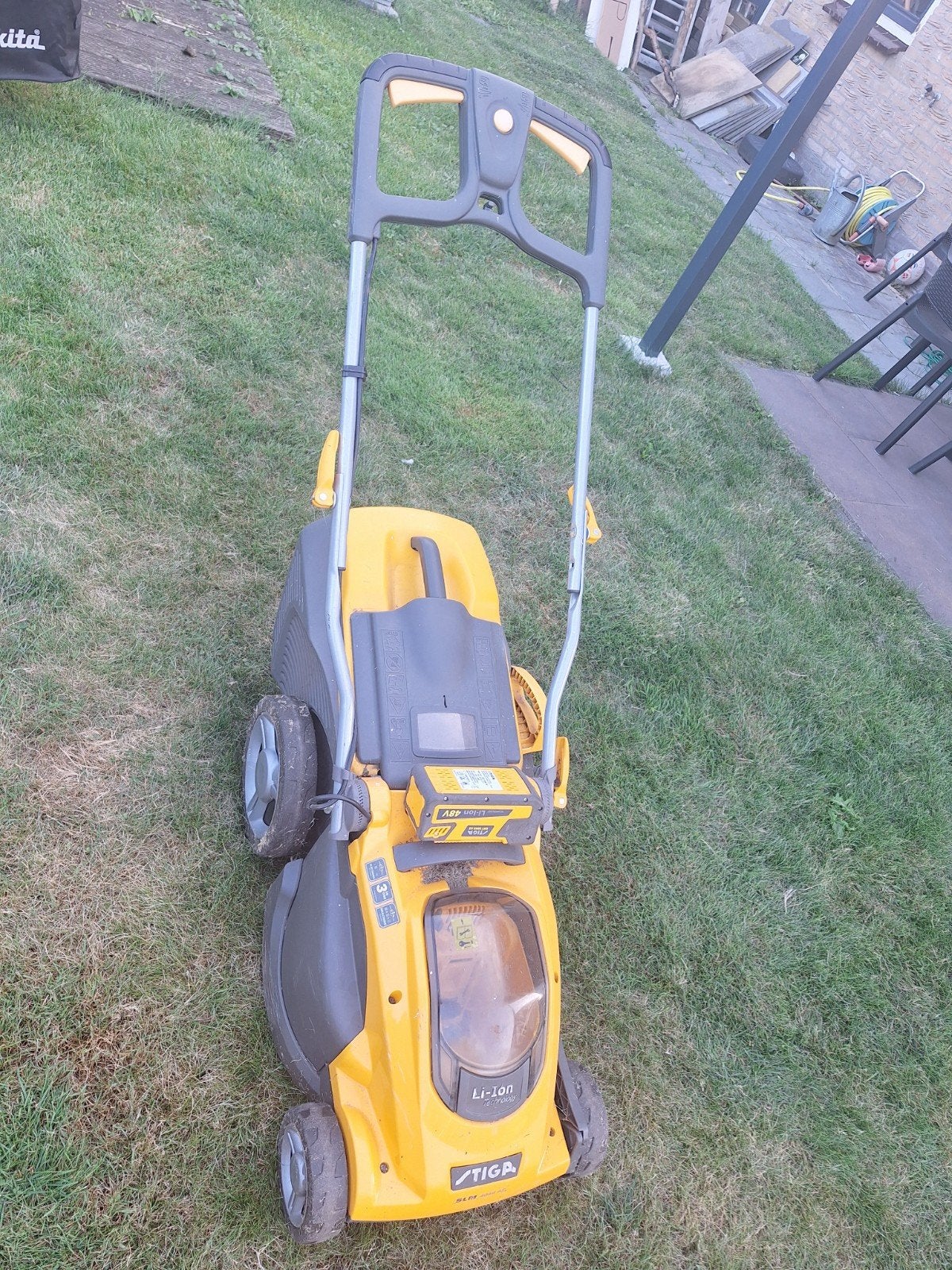 Stiga Accu Grasmaaier SBT 5048 AE let op acculader is stuk, Tuin en Terras, Grasmaaiers, Ophalen, Cirkelmaaier, Gebruikt, Stiga
