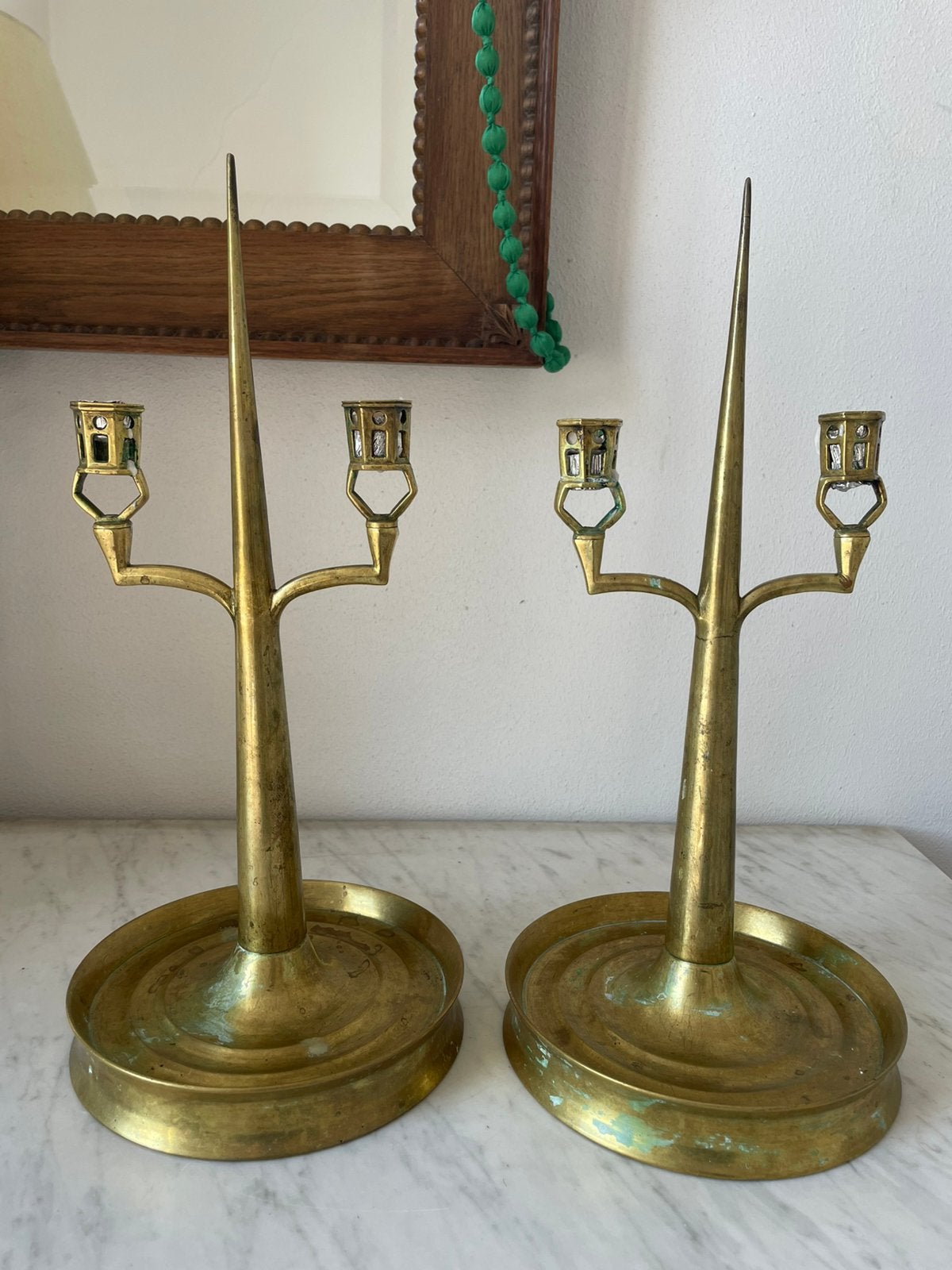 Gotische/Arts & Crafts stijl kandelaars, ronde lekbak,patina, Verzenden, Koper of Brons