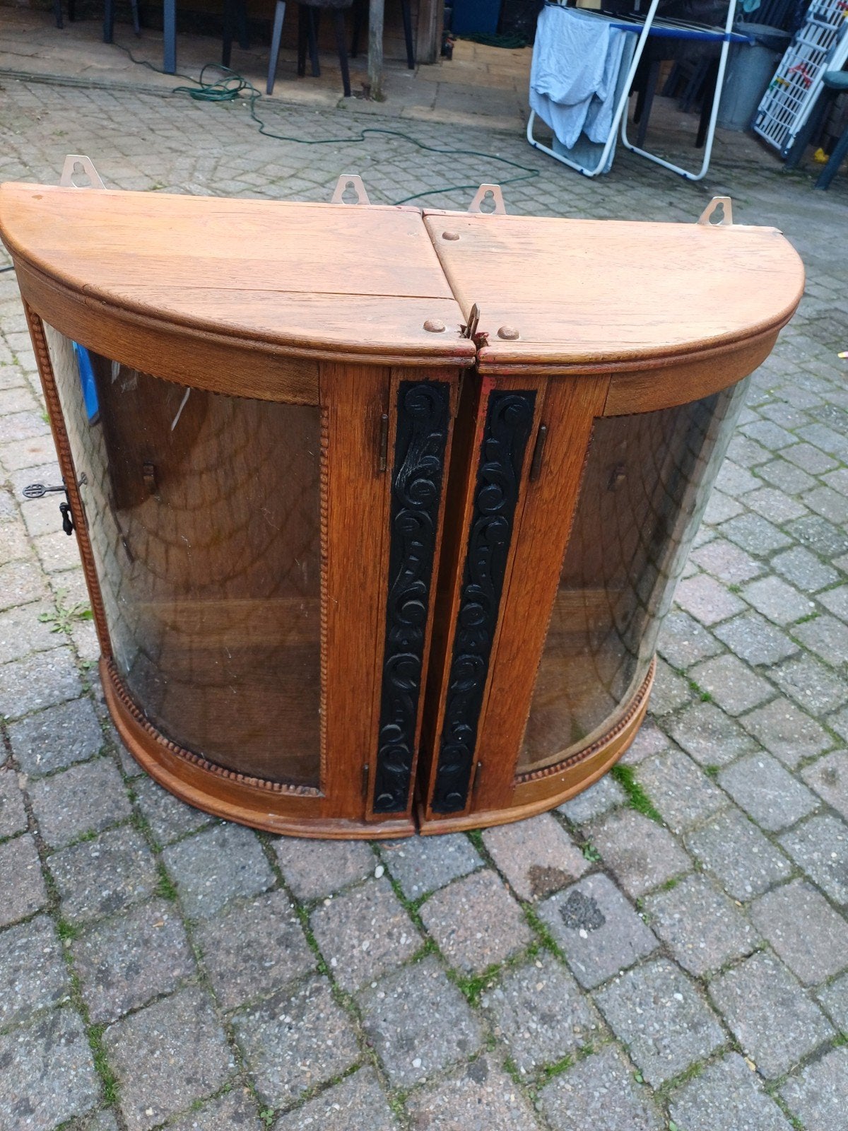 Antieke houten wandvitrinekasten (set van 2), Ophalen