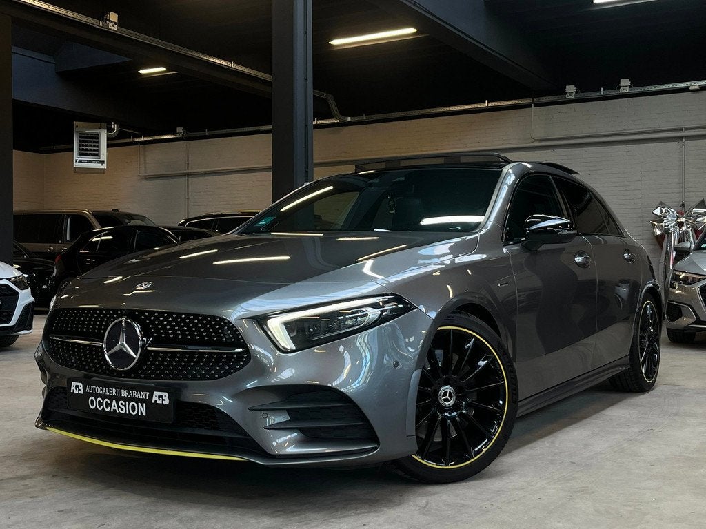 Mercedes-Benz A-klasse 250 Premium Plus AMG Pano/360Camera/H, Auto's, 15 km/l, Gebruikt, Euro 6, 4 cilinders