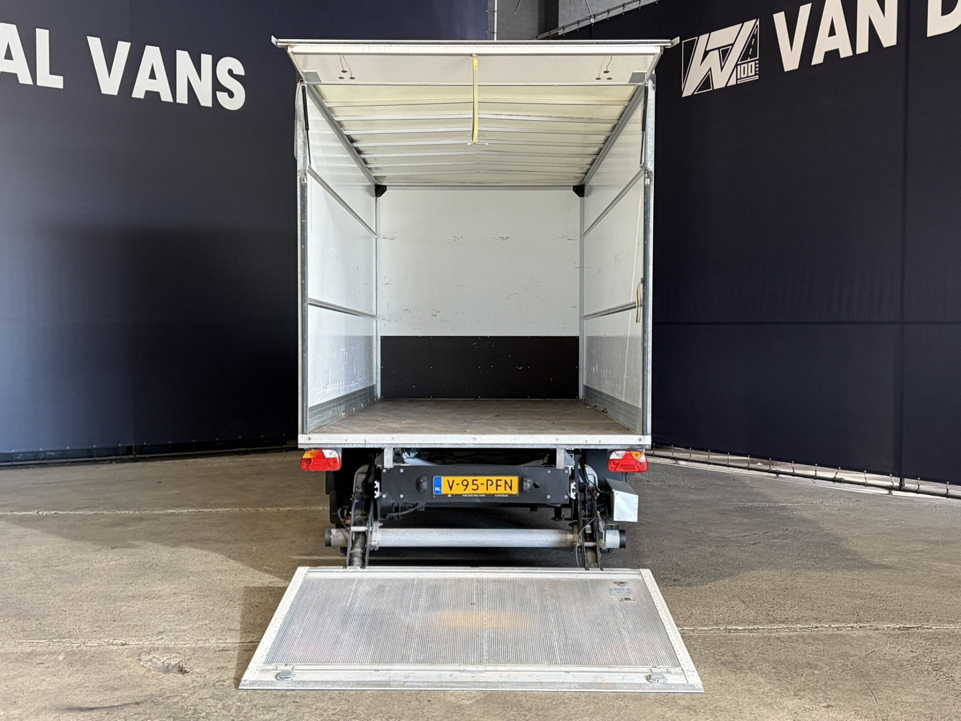MAN TGE 2.0 141pk Bakwagen Laadklep Euro6 Airco | Apple Carp, Voorwielaandrijving, Gebruikt, 4 cilinders, MAN