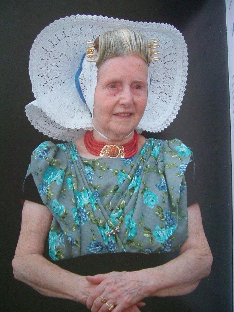 Arnemuidse vrouwen in klederdracht. Stae m'n bovenmusse goed, 20e eeuw of later, Ophalen of Verzenden, Kees de Ridder, Zo goed als nieuw