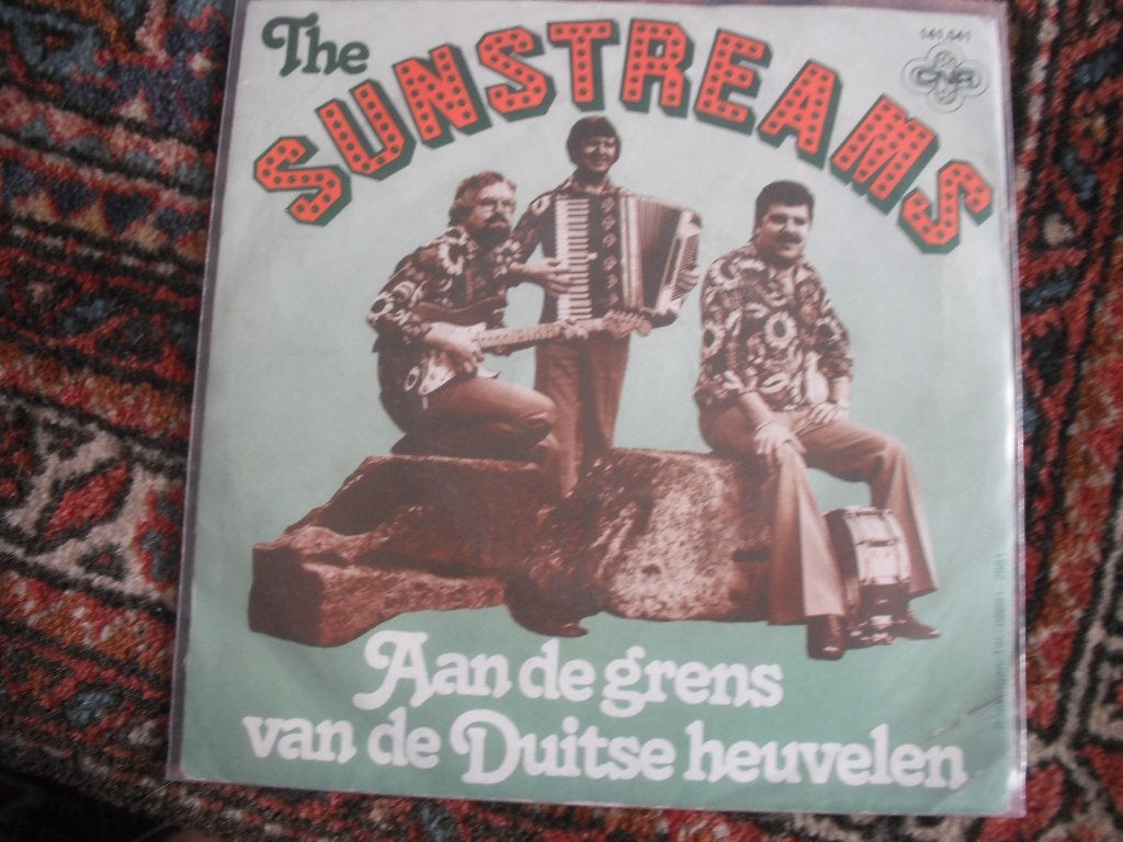 The Sunstreams - Aan de grens van de Duitse Heuvelen (nl), Ophalen of Verzenden, Zo goed als nieuw, 12 inch, Levenslied of Smartlap