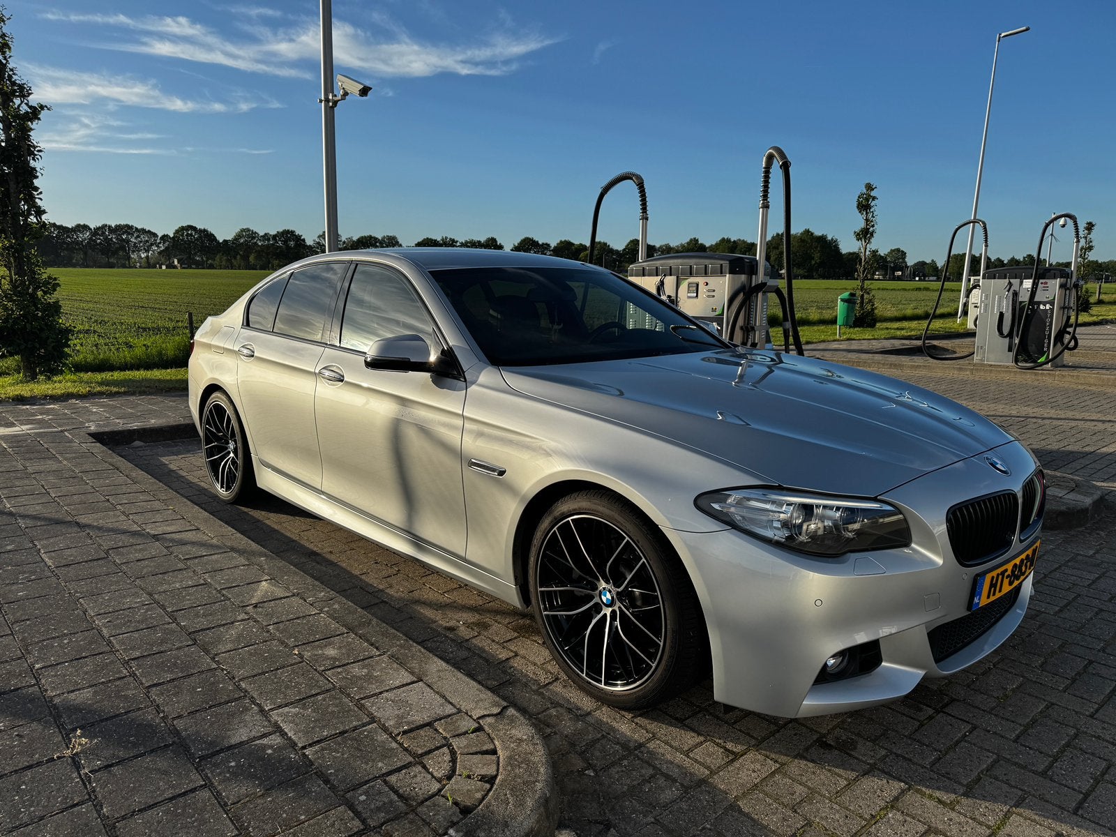 BMW 520i F10 High Executive M Sport 260 pk Leder | 19inch, Achterwielaandrijving, Zwart, 4 cilinders, 2000 kg