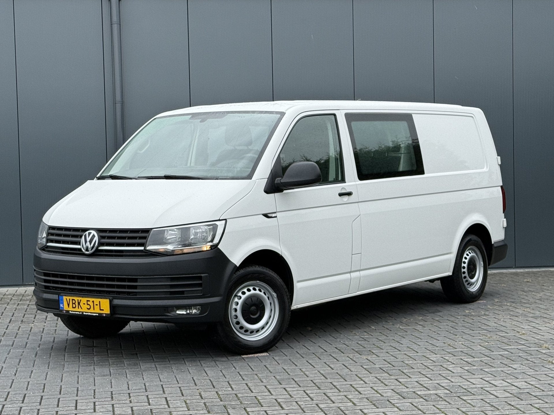 Volkswagen Transporter 2.0 TDI / L2H1 / DUBBELE CABINE / TRE, Voorwielaandrijving, Gebruikt, Euro 6, 4 cilinders
