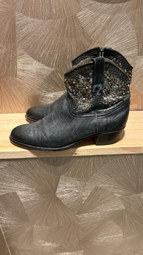 Sendra enkellaarsjes - Zwart/Grijs met studs - Maat 40, Ophalen of Verzenden, Gedragen, Zwart, Lage of Enkellaarzen