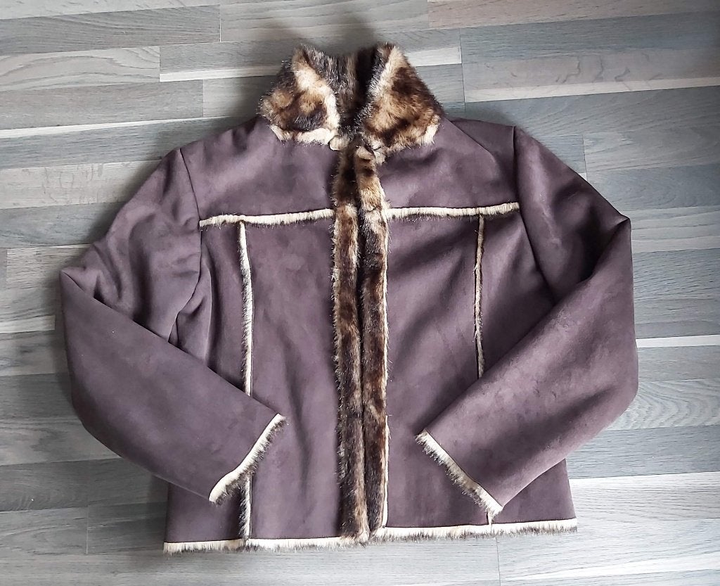 Kort jasje in pels, winter, mt 44, synthetisch, Ophalen of Verzenden, Zo goed als nieuw, Maat 42/44 (L), Bruin