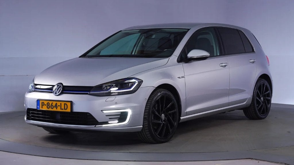 e-Golf | Virtual Cockpit | Warmtepomp | CarPlay | Stoelverw., Zwart, 35 kWh, 0 kg, 36 min