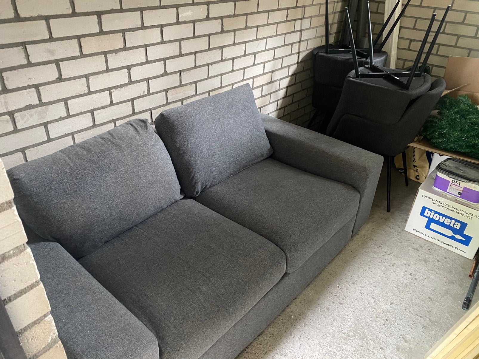 Grijze bank 2-zits, Huis en Inrichting, Banken | Bankstellen, Ophalen, Gebruikt, 150 tot 200 cm, Tweepersoons