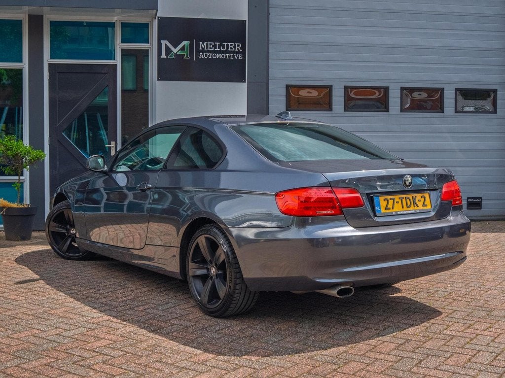 BMW 320i Edition Exclusive|Aut.|Navi|Sportstoelen|Stoelv.|M-, Auto's, Automaat, Euro 5, 4 cilinders, 4 stoelen