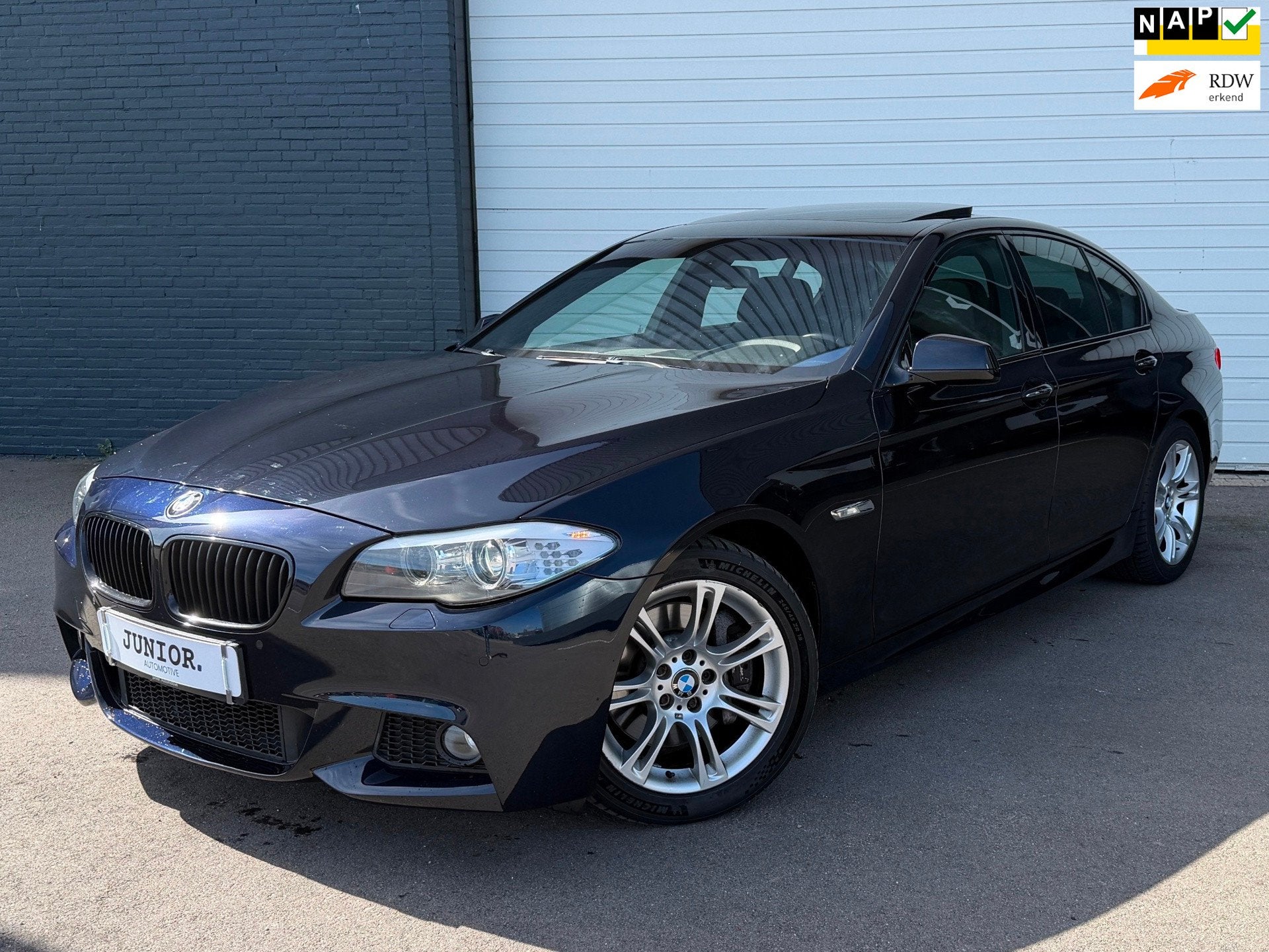 BMW 5-serie 528i High Executive M-PAKKET/PANO/LEDER/MEMORYOR, Automaat, Gebruikt, Zwart, 2000 kg
