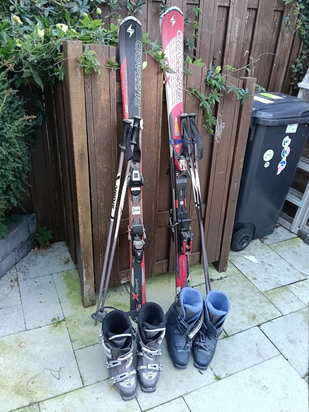 Blizzard Firebird Ski's met Atomic stokken en schoenen, Sport en Fitness, 140 tot 160 cm, Gebruikt, Skiën, Ski's