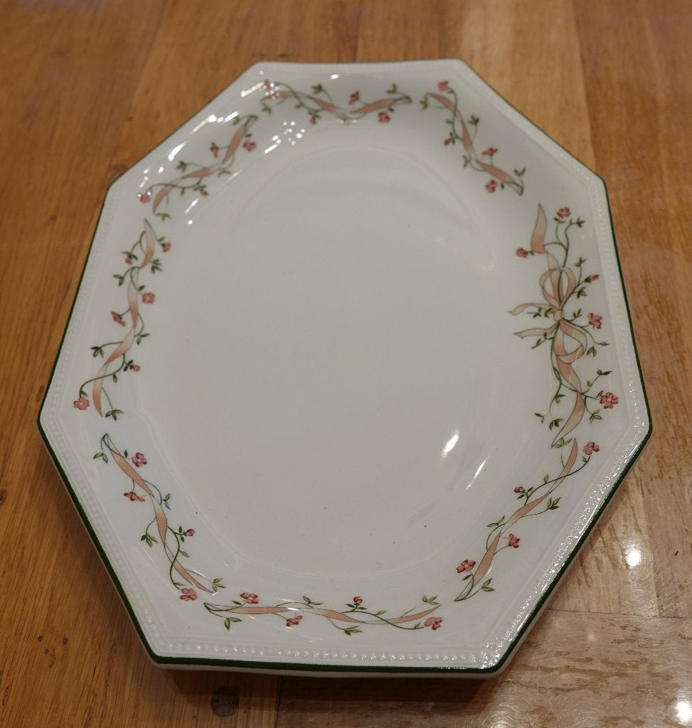 lange serveerschaal Johnson Brothers Eternal Beau vintage, Huis en Inrichting, Keuken | Servies, Ophalen of Verzenden, Overige stijlen