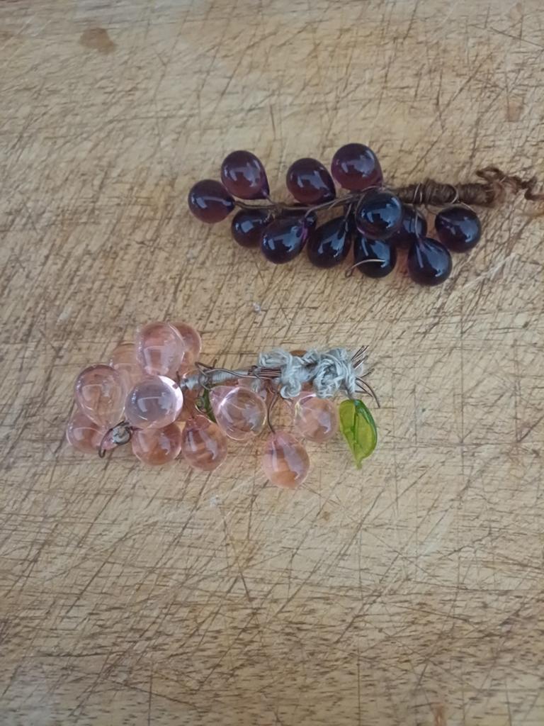 Prachtige trossen met glazen druiven, Verzenden