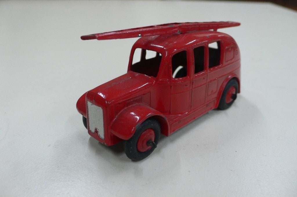 streamlied fire engine dinky toy gb-ik denk orgineel-1/43!!!, Verzenden, Zo goed als nieuw, Bus of Vrachtwagen, Dinky Toys