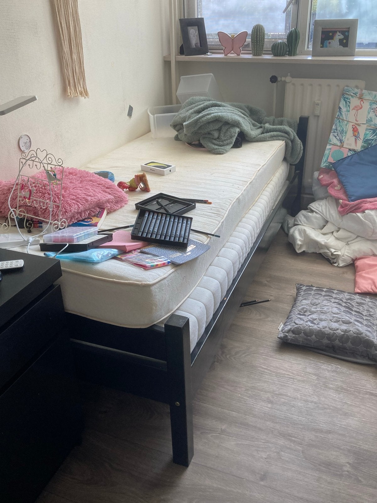 Strak zwart houten eenpersoonsbed, Ophalen, Gebruikt, Eenpersoons, Zwart