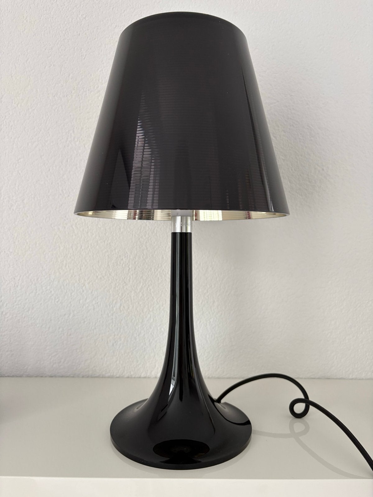 Design lamp zwart door Philippe Starck / Flos genaamd Miss K, 43 cm, Zo goed als nieuw, Zwart, Schemerlamp