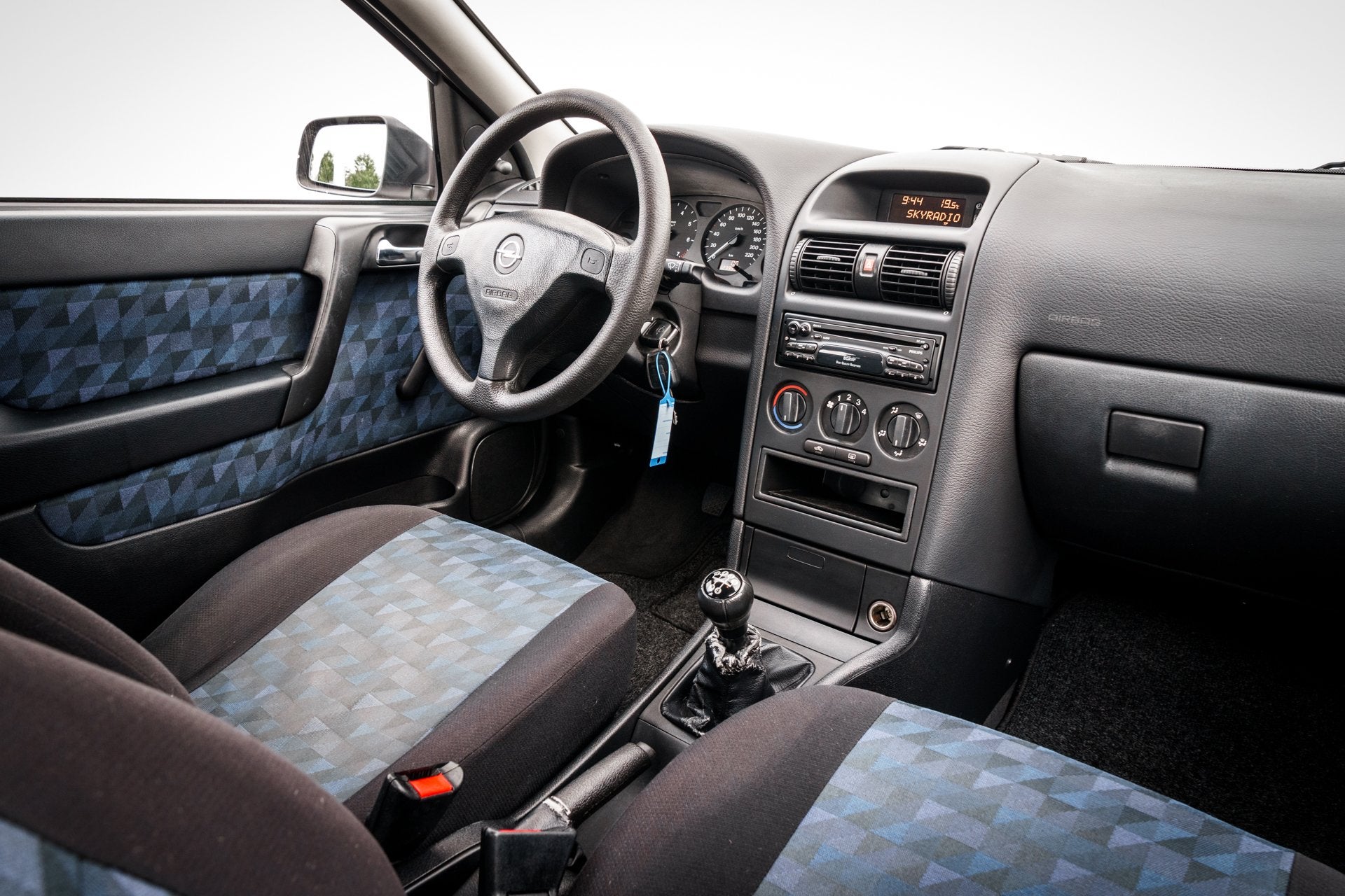 Opel Astra 1.6 GL | Trekhaak | Org NL | 123.949 Km!, Voorwielaandrijving, Stof, Zwart, Bedrijf