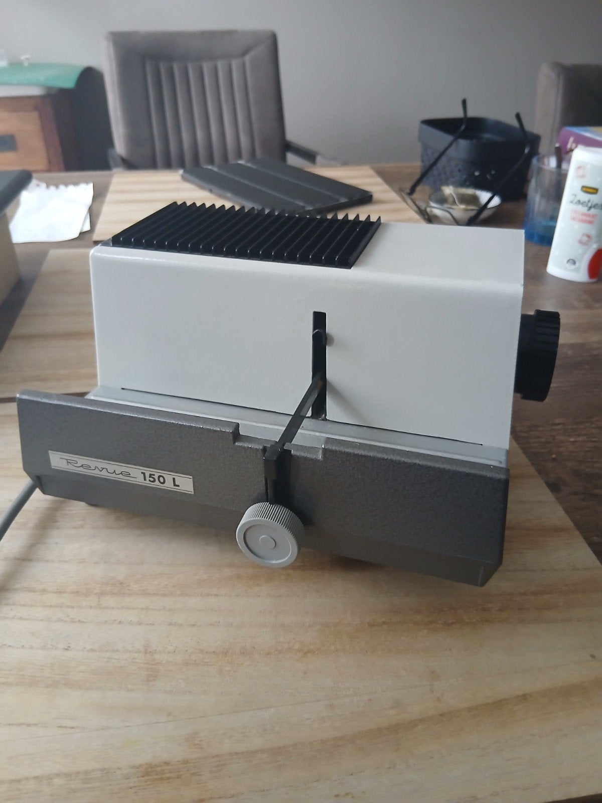 Revue diaprojector, Ophalen