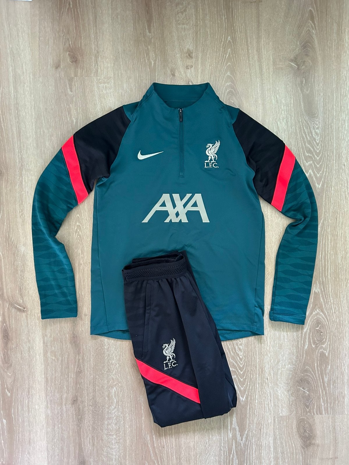 Liverpool trainingspak Nike 22/23 Maat 147-158, Jongen of Meisje, Sport- of Zwemkleding, Ophalen of Verzenden, Zo goed als nieuw
